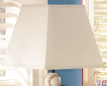 Load image into Gallery viewer, Nyx Poly Table Lamp (1/CN)
